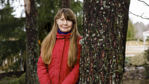 Anneli Viherä-Aarnio kirjoittaa kollegansa Kåre Pihlströmin kanssa Metsälehden uutta blogisarjaa. (Kuvaaja: Seppo Samuli)