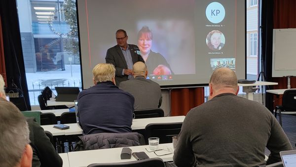 Taina Kekkonen osallistui Meton hallituksen kokoukseen etäyhteydellä. (Kuva: Meto)